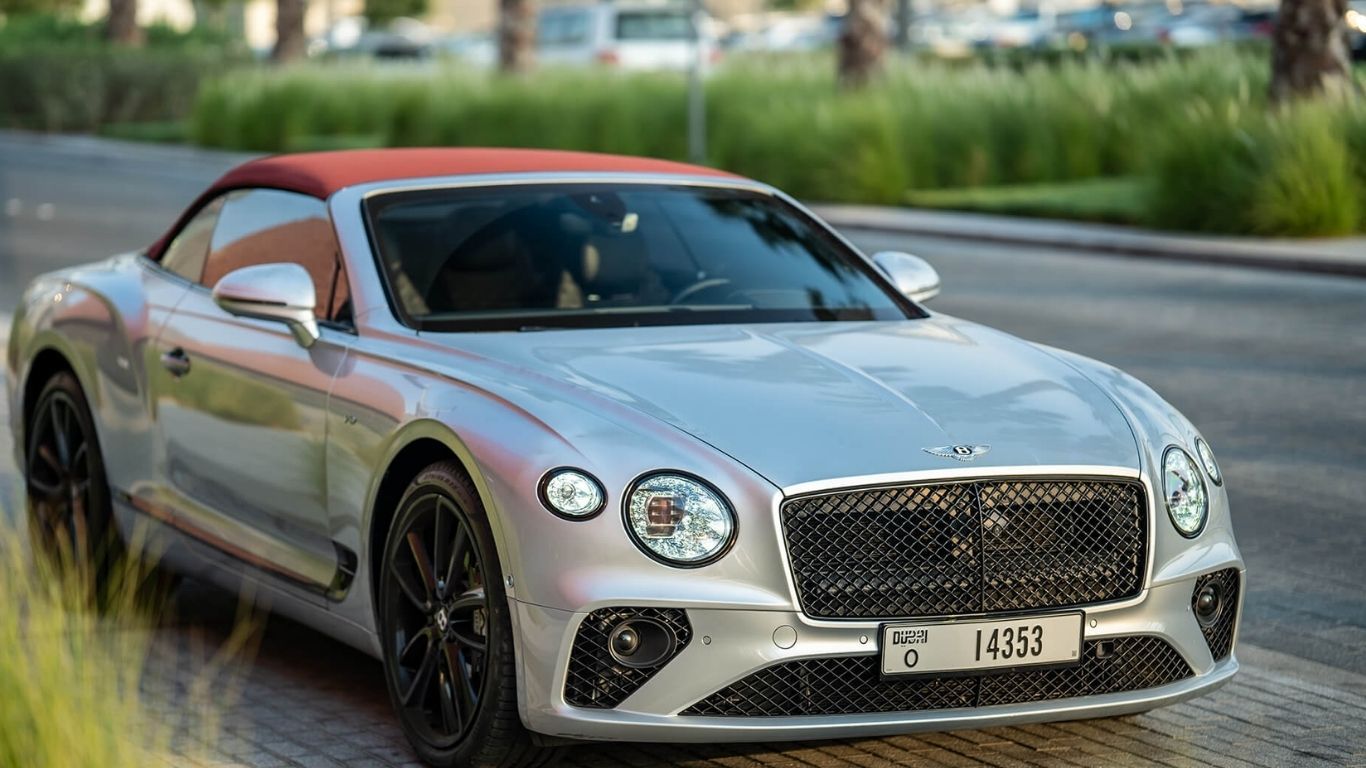 A Palace on Wheels Diving into the Opulent Interior and Tech Features.jpg