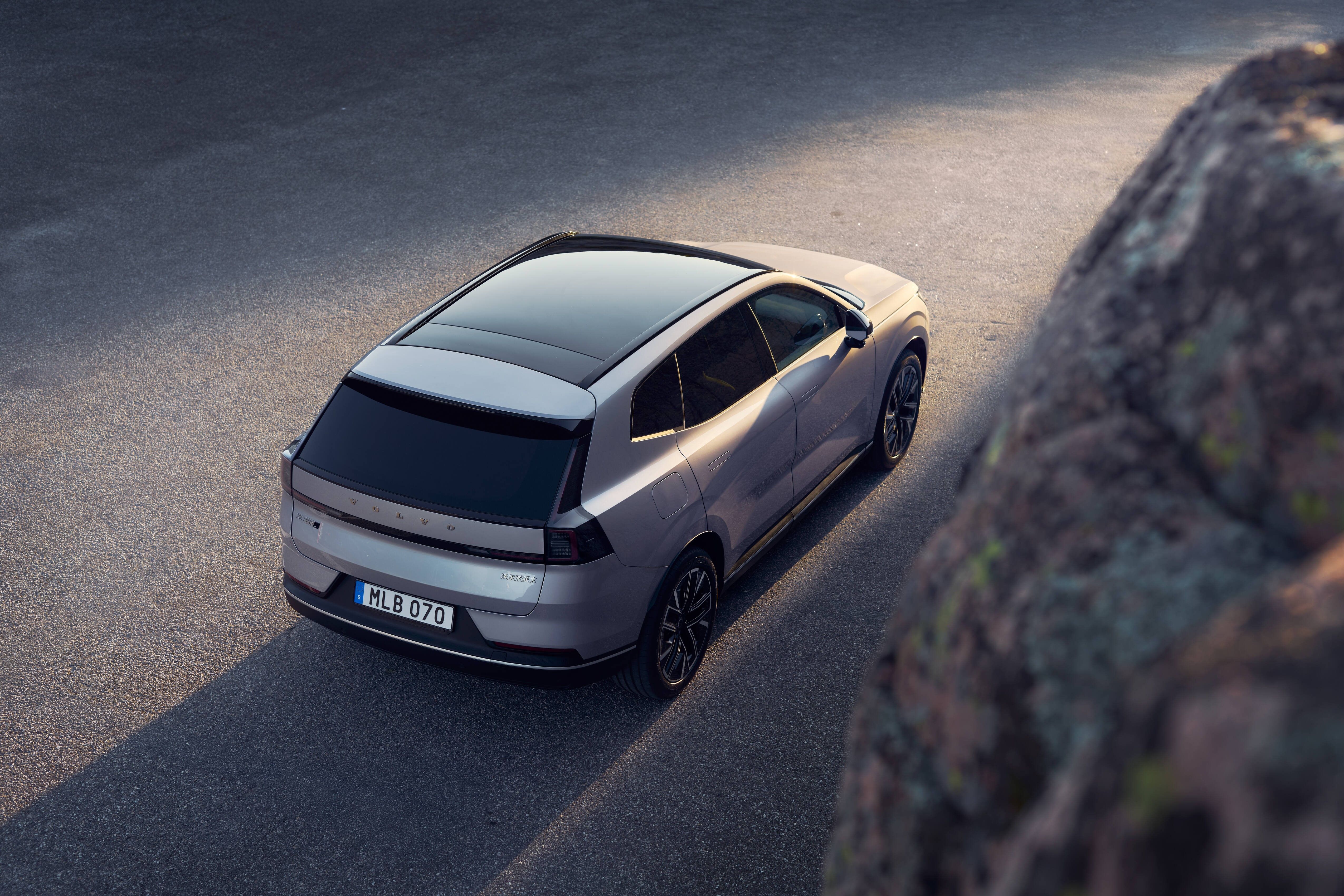 All-New Volvo XC70 Plug-in Hybrid Debuts With 1,200 Km Total Range & Fast Charging Capability 1.jpg
