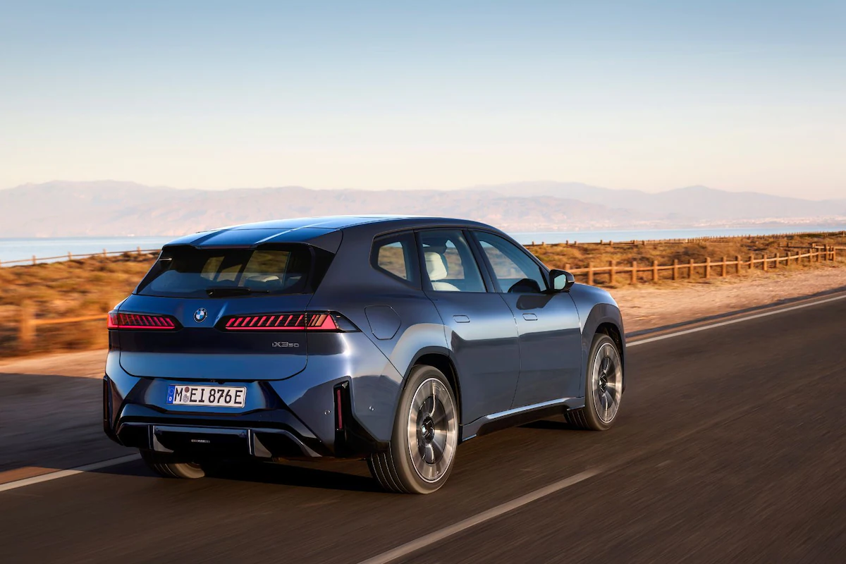 BMW Unveils Next-Gen iX3 Electric SUV A Game-Changer in C-Segment EVs 1.png