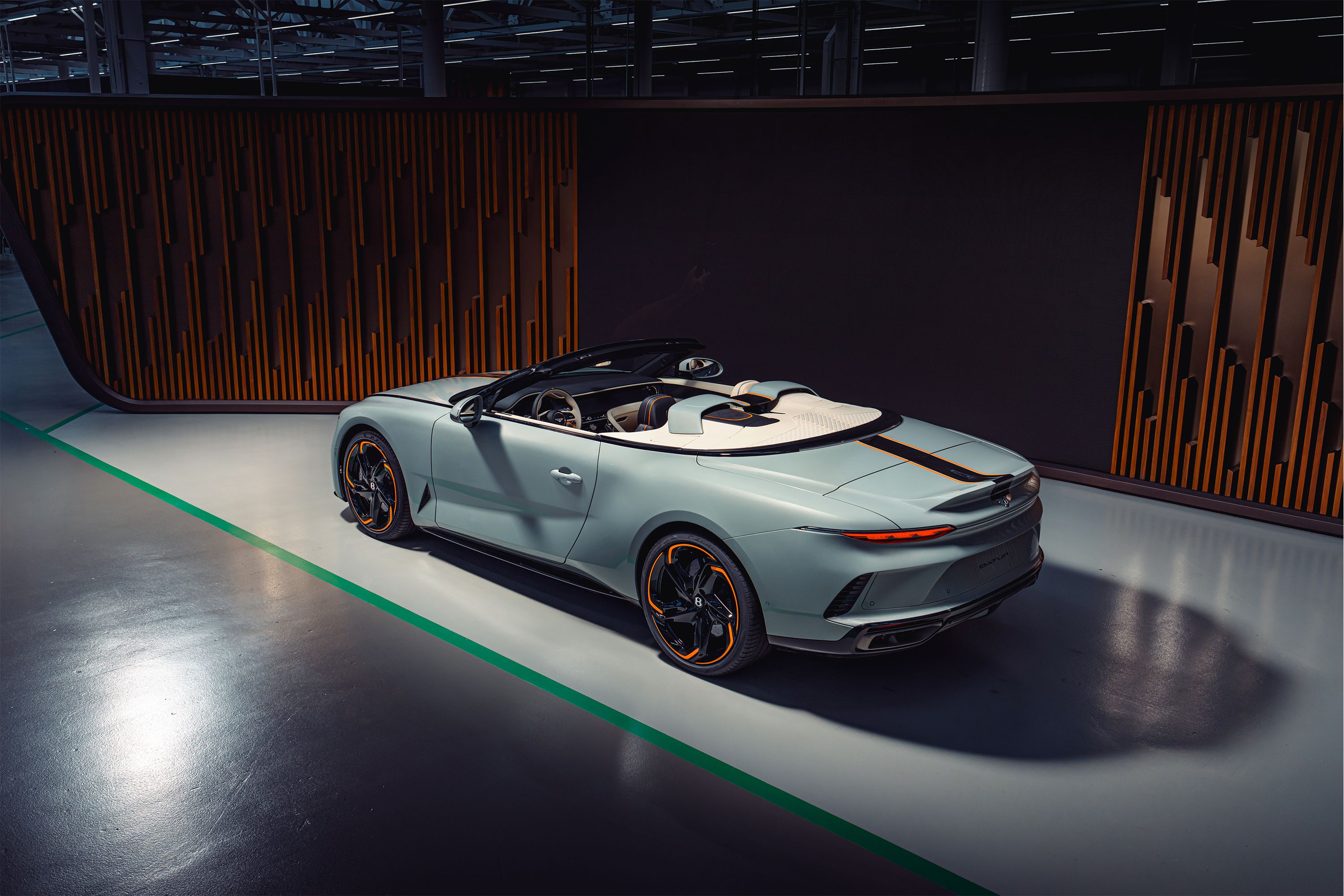 Bentley Reveals First Bespoke Batur Convertible by Mulliner.jpg