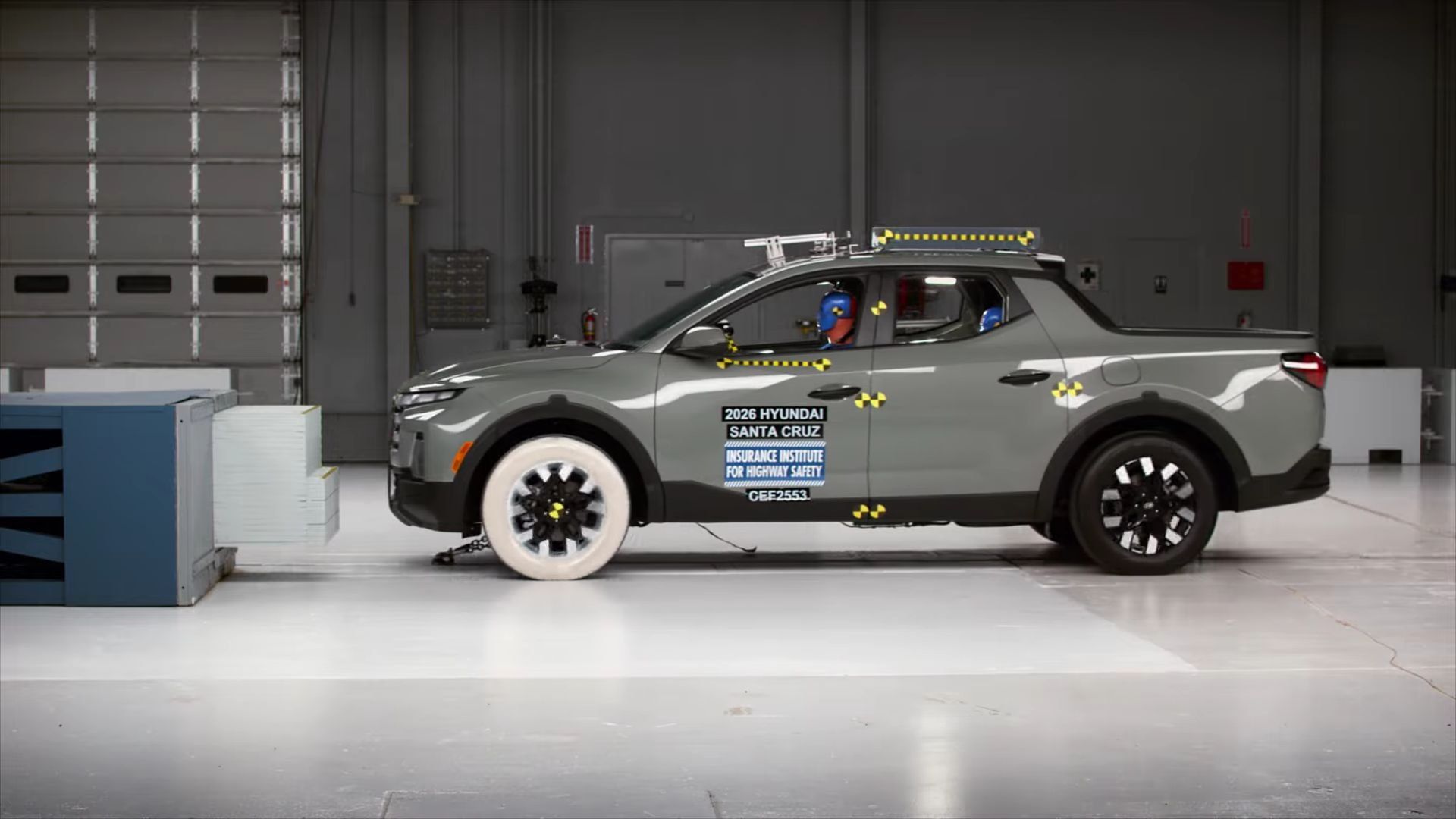 Hyundai Achieves Industry Milestone 2026 IONIQ 9 and Santa Cruz Earn IIHS Safety Awards.jpg