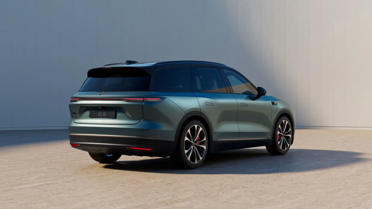 NIO EL8 fourth.jpg