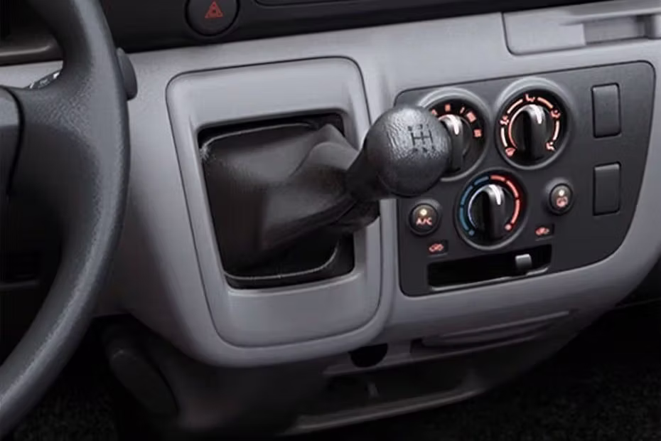 NISSAN URVAN 2026