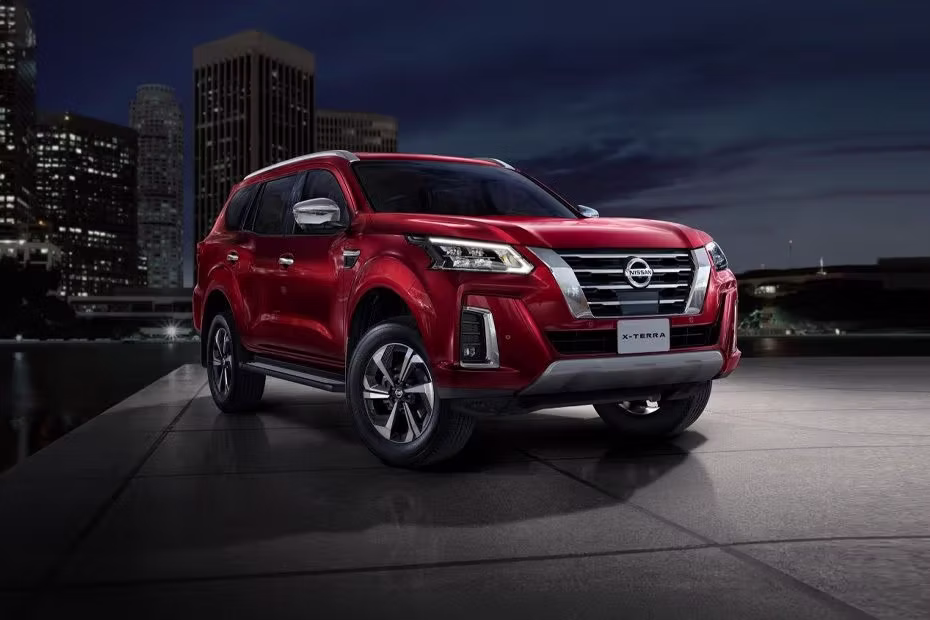 Nissan X Terra Front Cross Side View