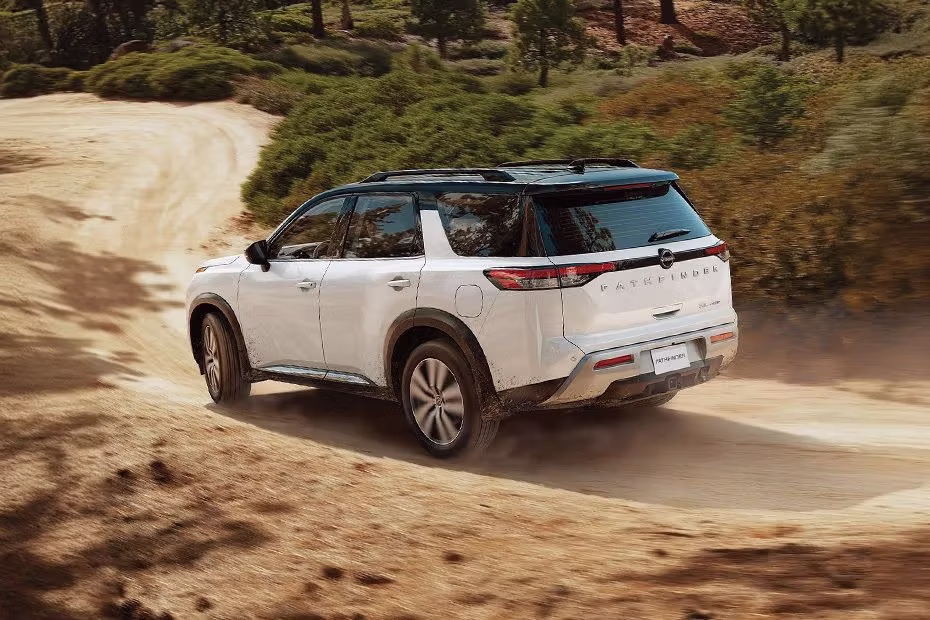 Nissan Pathfinder Rear Cross view