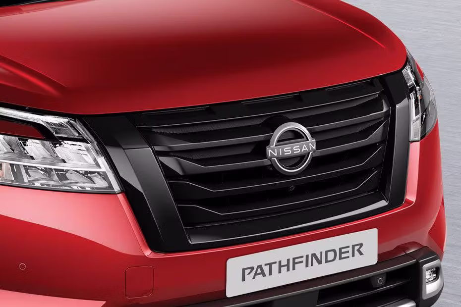Nissan Pathfinder Grill View 