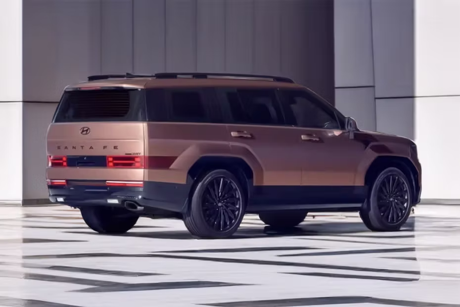 Hyundai Santa Fe Rear Angle 