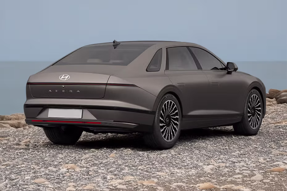 Hyundai Azera Rear Angle View