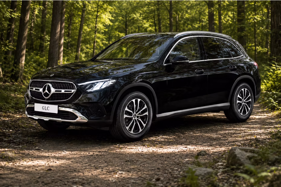 Mercedes-Benz GLC-Class Front Angle Low View