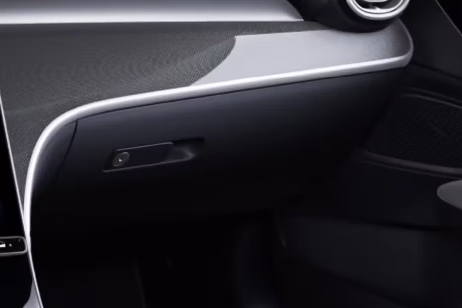 Mercedes-Benz C Class Glove Box View