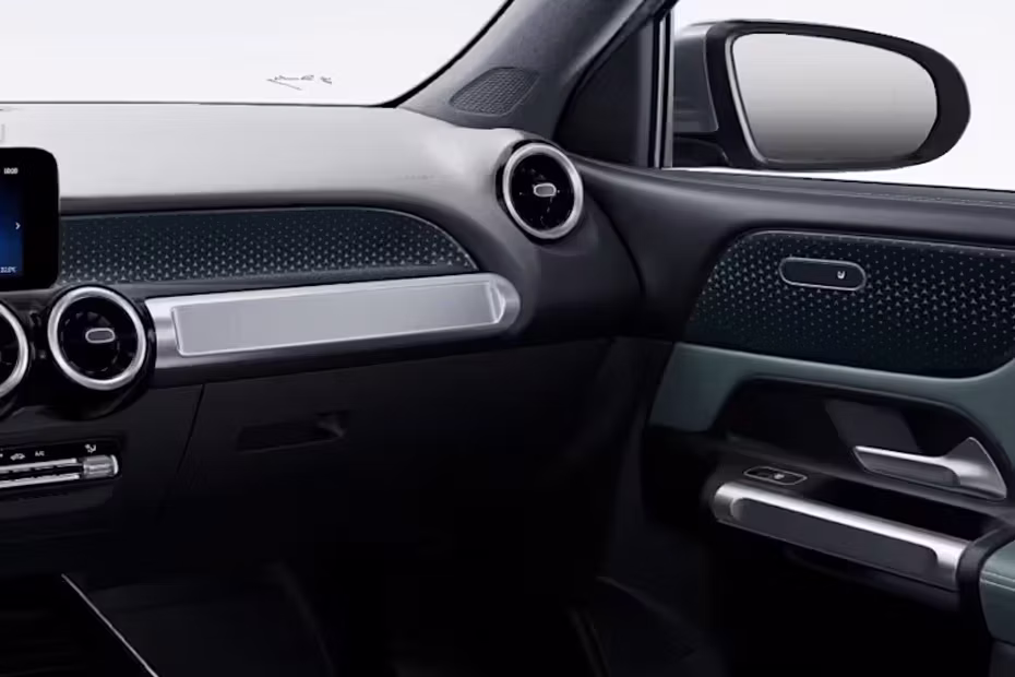 Mercedes-Benz GLB Class Passenger View Whit Side Mirror