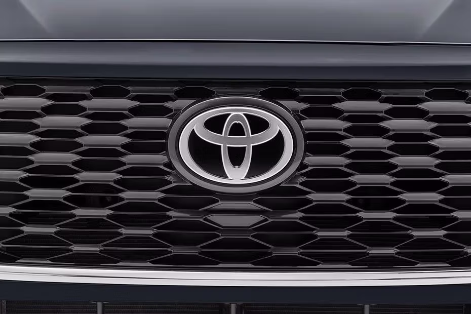Toyota Innova Hycross Front Logo With Grill