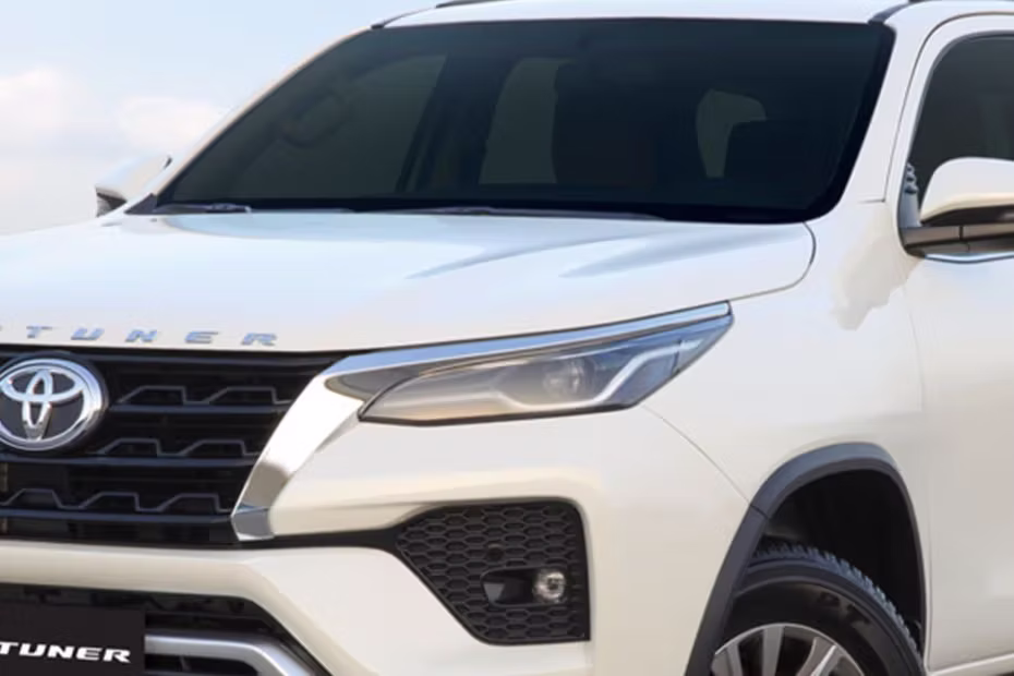 Toyota Fortuner Headlight With DRLs 