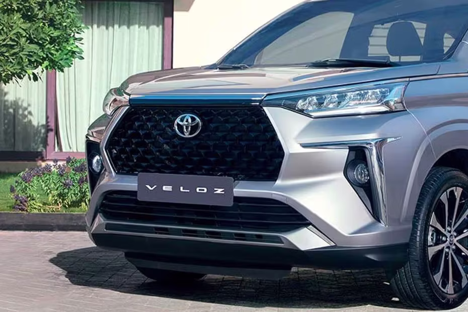 Toyota Veloz Front Grill Closer View With Front Bold And Shine View