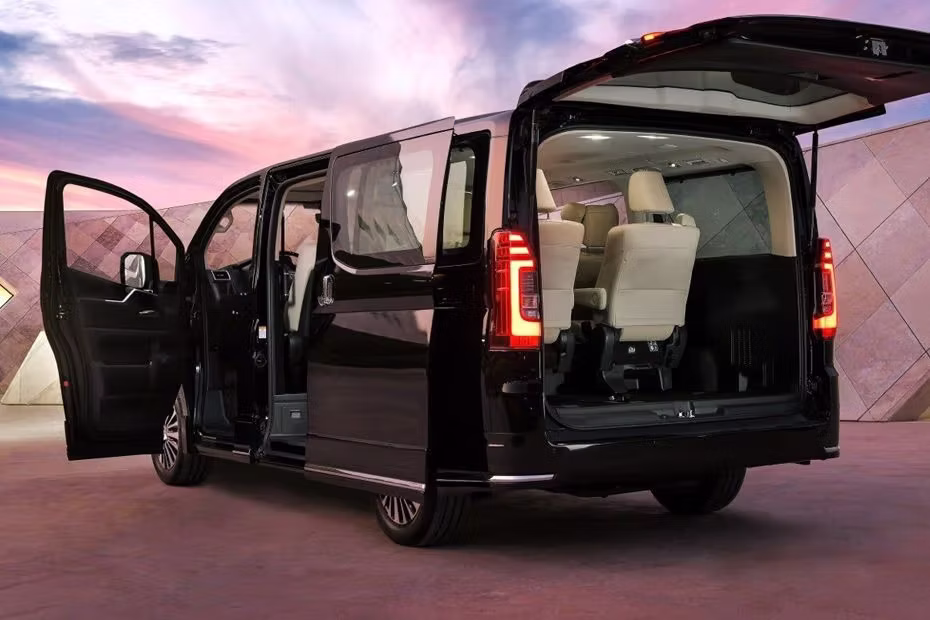 Toyota Granvia All Door Open With Shining Tail Light