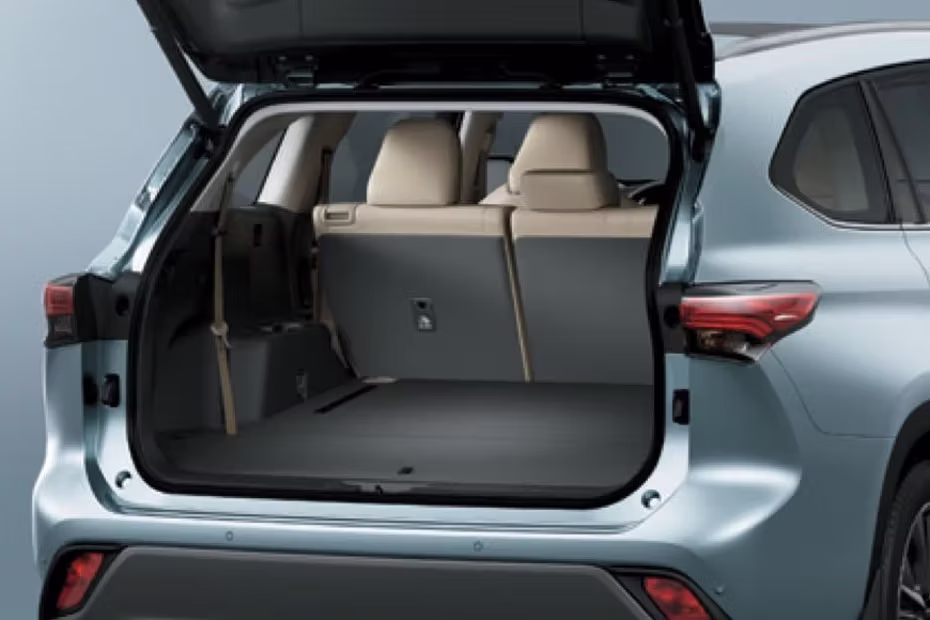 Toyota Highlander Trunk Open Closer View