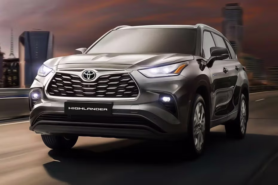 Toyota Highlander Tilted Front View