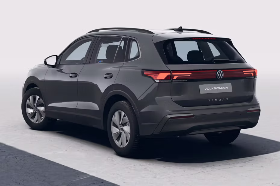 Volkswagen Tiguan Front And Rear View With Tail Light