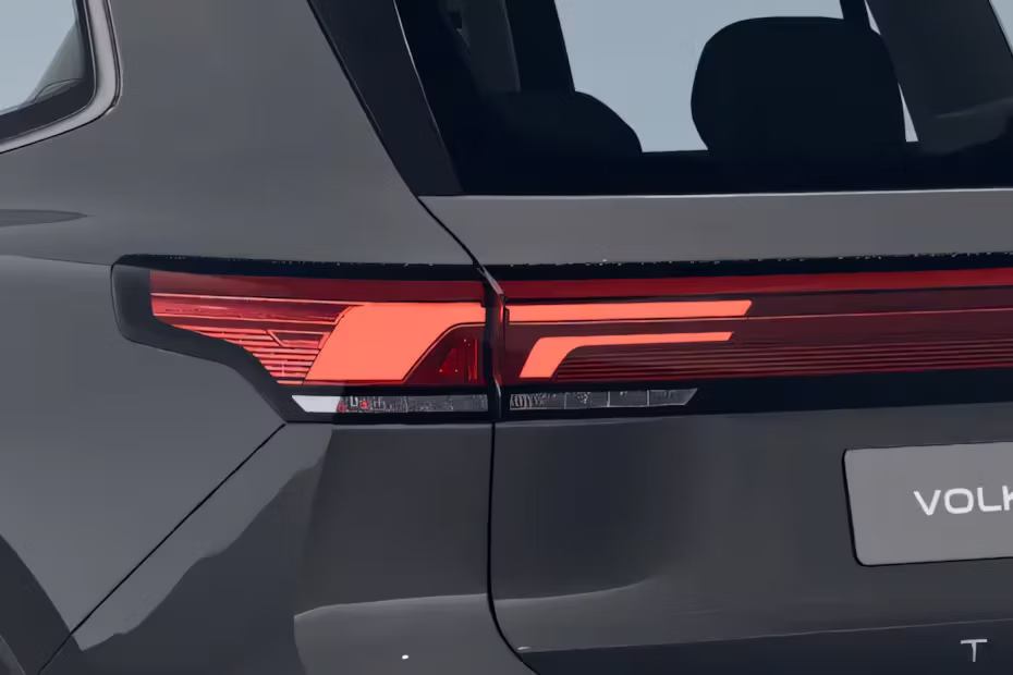 Volkswagen Tiguan Rear Side Closer View Of Tail Light