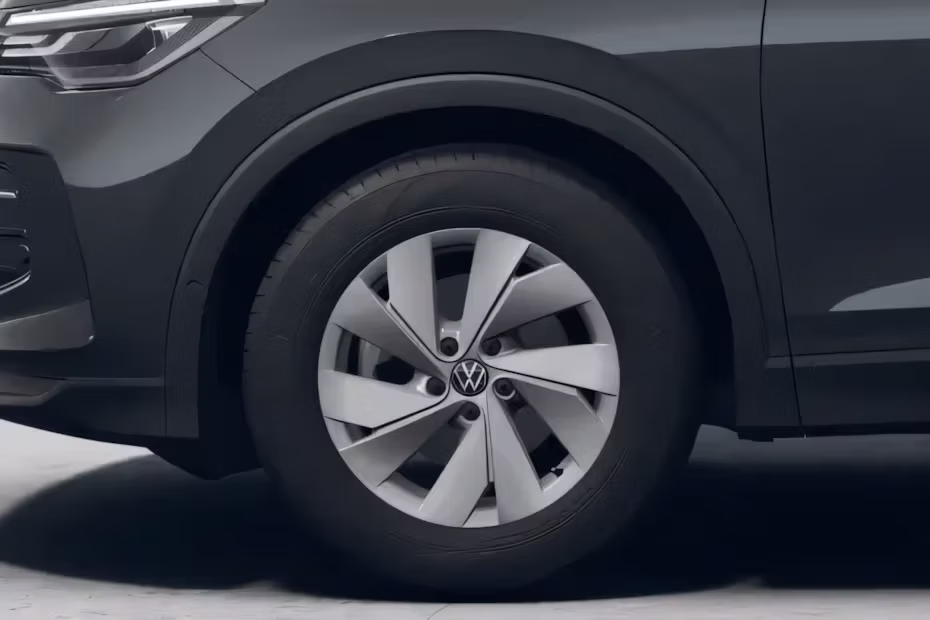 Volkswagen Tiguan Alloy Wheel Closer View