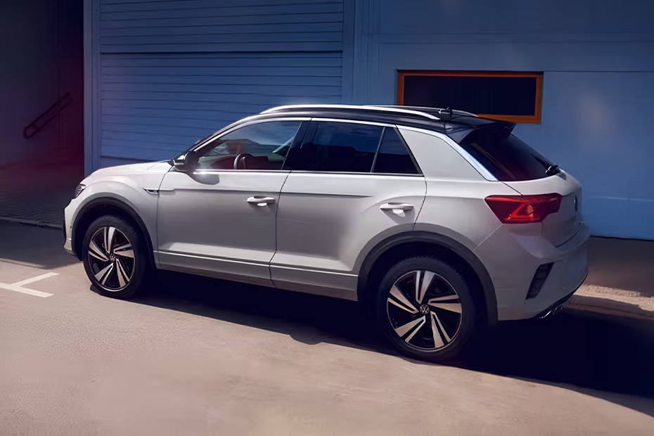 Volkswagen T-Roc Rear Cross Side View