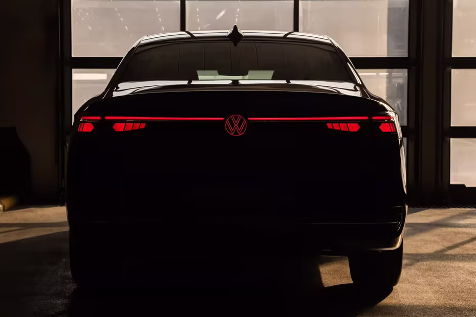 Volkswagen Passat Full View Rear Connected Tail Light