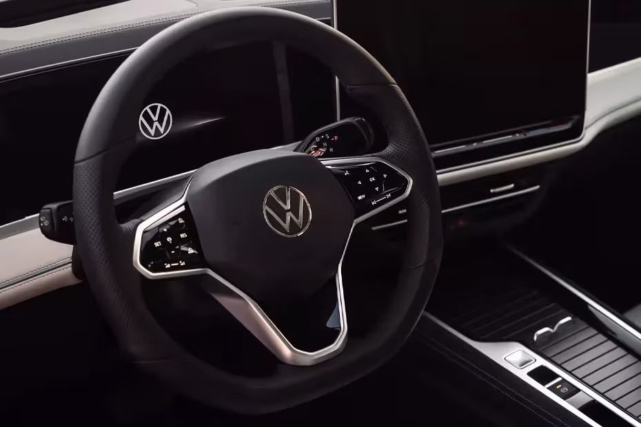 Volkswagen Passat Steering Wheel  With Floating Screen Center Console