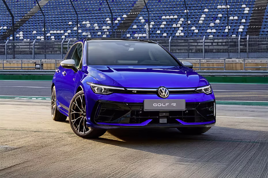 Volkswagen Golf R Front Full View Sporty Alloy Wheel 