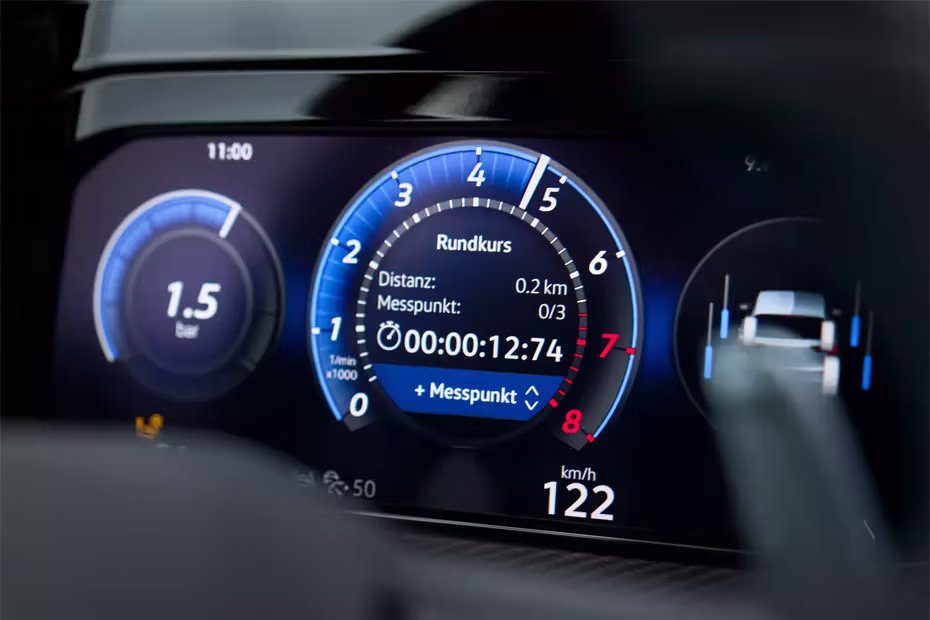 Volkswagen Golf R Tacho Meter Closer