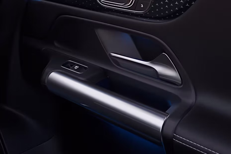 Mercedes-Benz EQA Door Handel And Controls