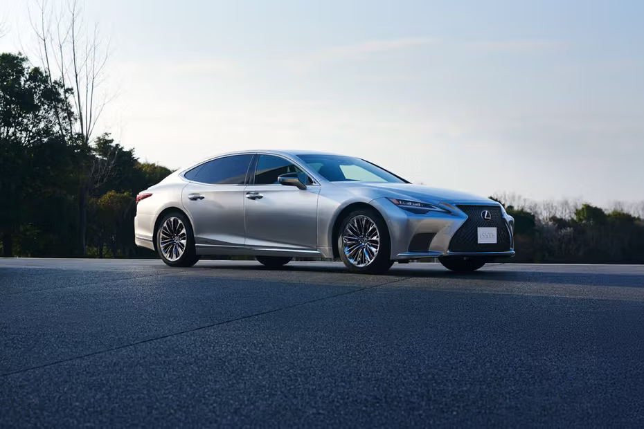 Lexus LS Hybrid Front Cross Side View