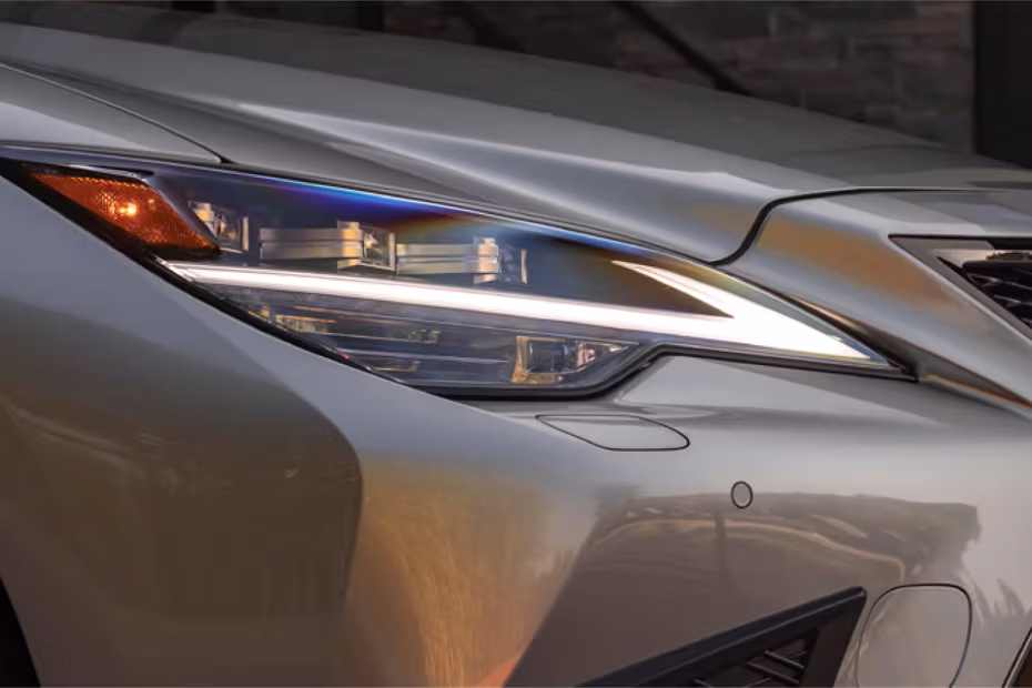 Lexus LS Hybrid Front LED DRL  Close View