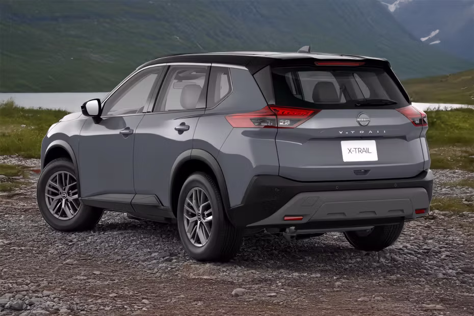 Nissan X Trail Rear Cross Side View