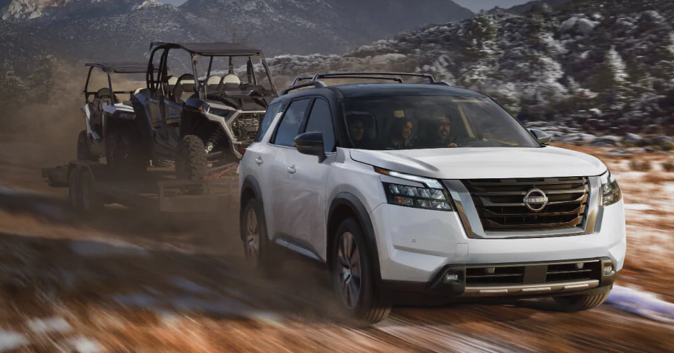 Nissan Pathfinder Side Front.png