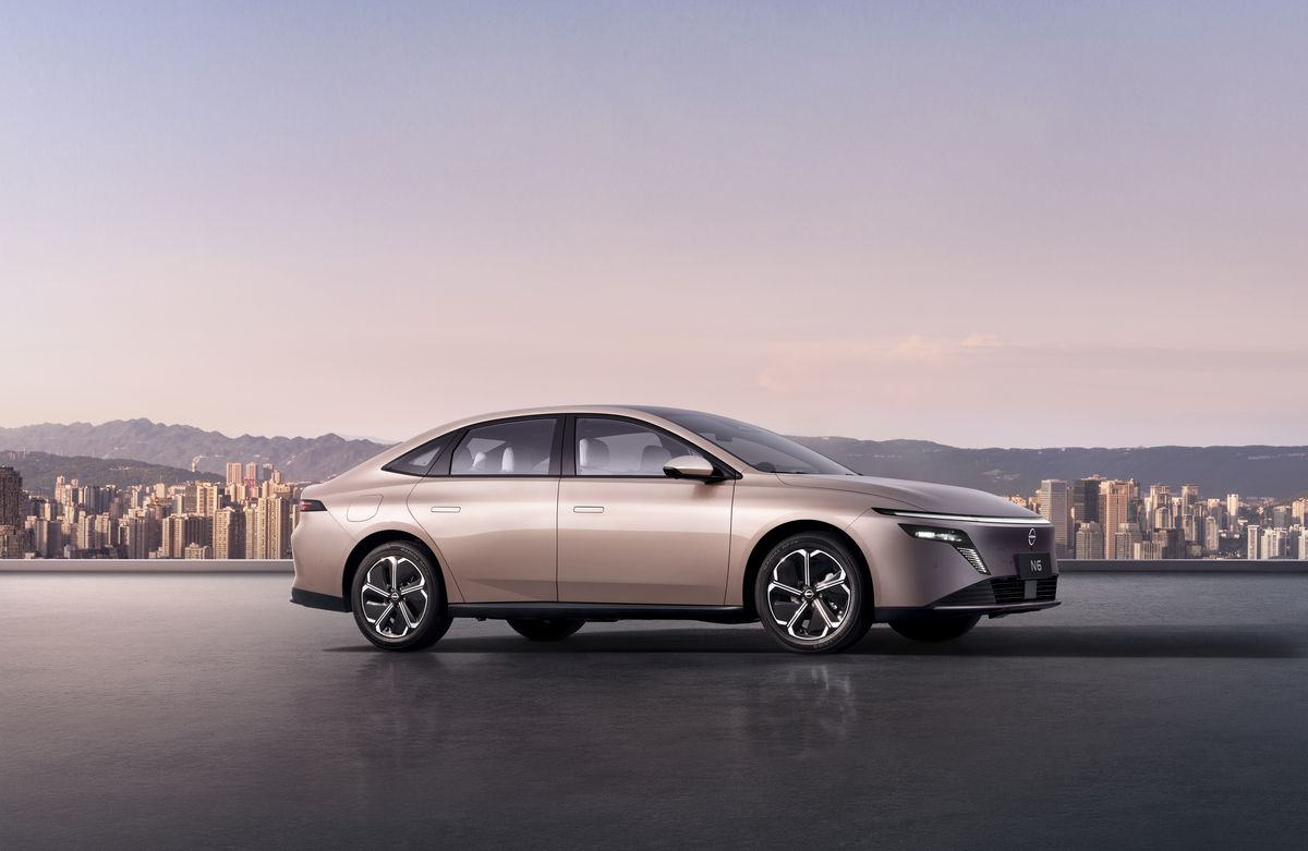 Nissan Unveils All-New N6 Plug-In Hybrid Sedan and Updated Teana 1.jpg