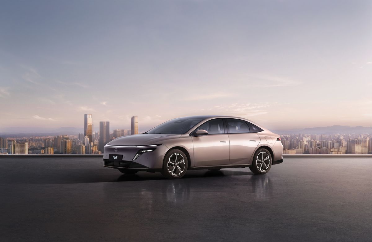Nissan Unveils All-New N6 Plug-In Hybrid Sedan and Updated Teana.jpg