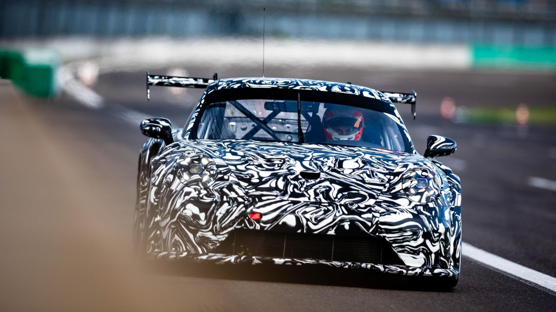 Porsche Revealed the New 911 Cup Race Car for 2026.jpg