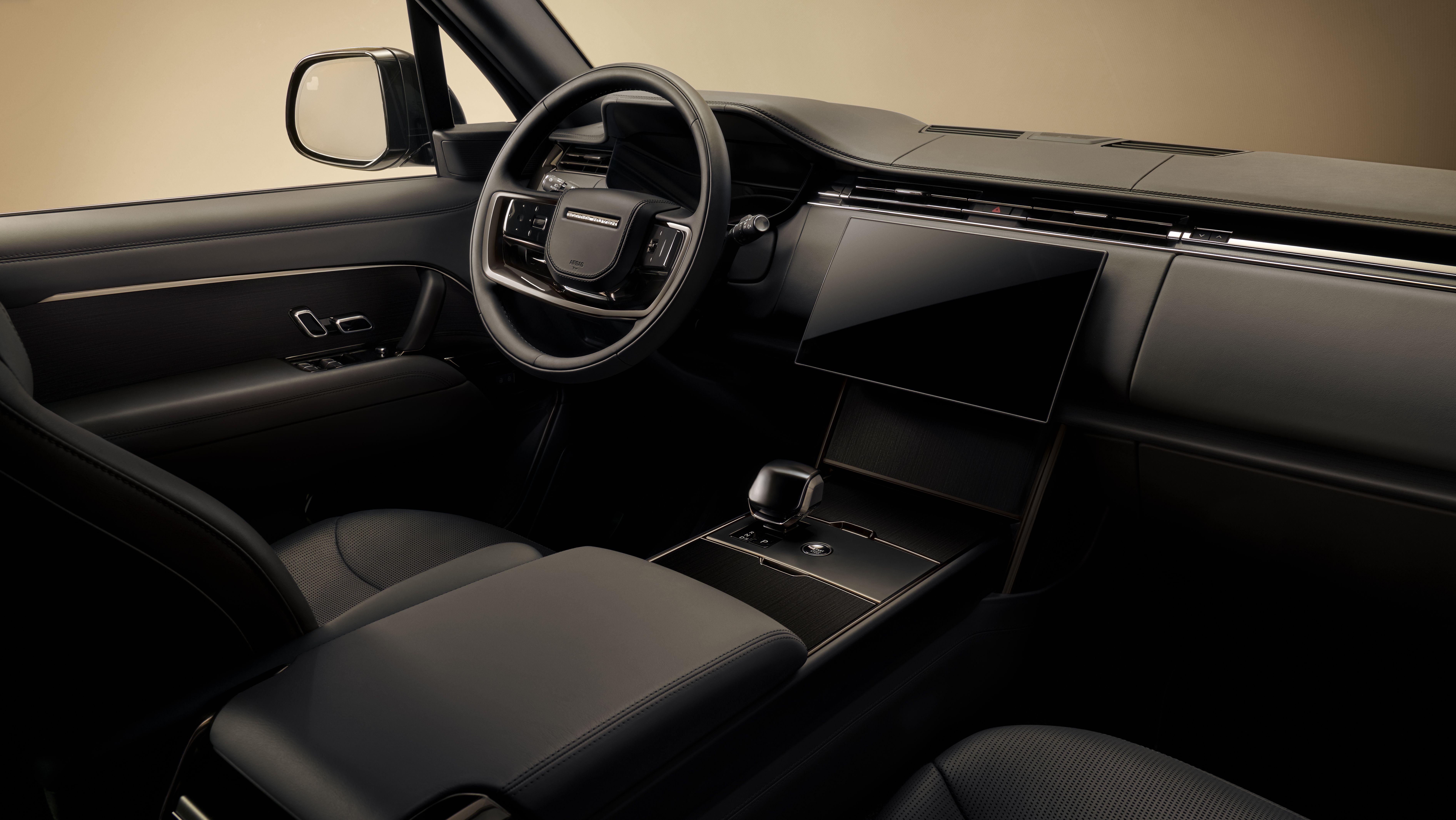 Range Rover SV Black 2025 A Bold Fusion of Luxury and Technology 2.jpg