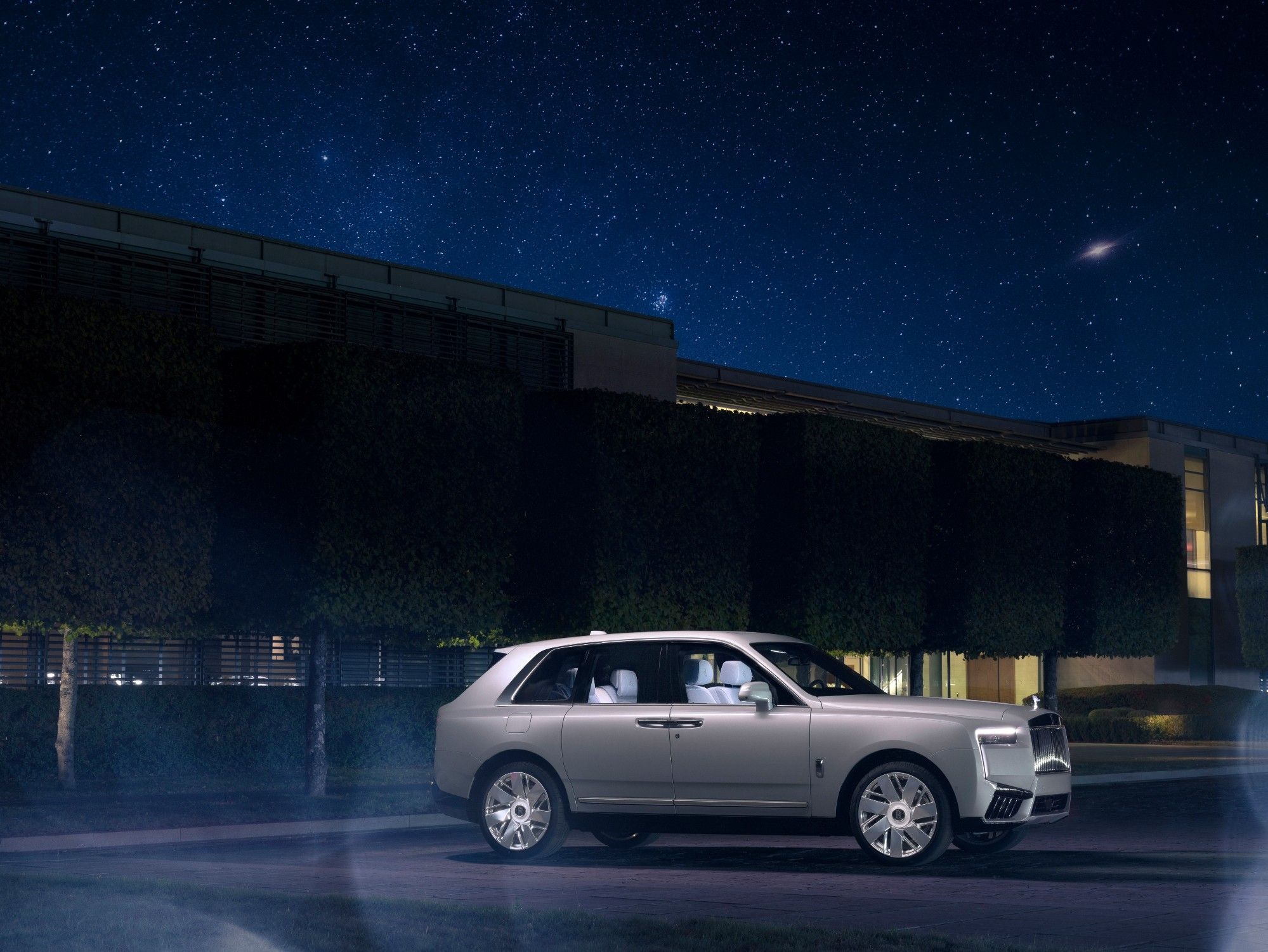 Rolls-Royce Cullinan Cosmos A Unique Fusion of Artistry and Engineering 3.jpg