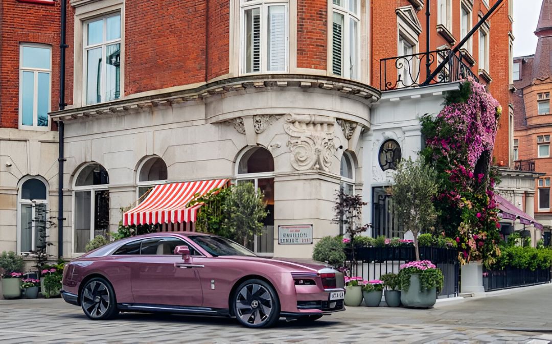 Rolls-Royce Unveils Dunhuang Mural-Inspired Bespoke Luxury Cars in Shanghai (1).jpg