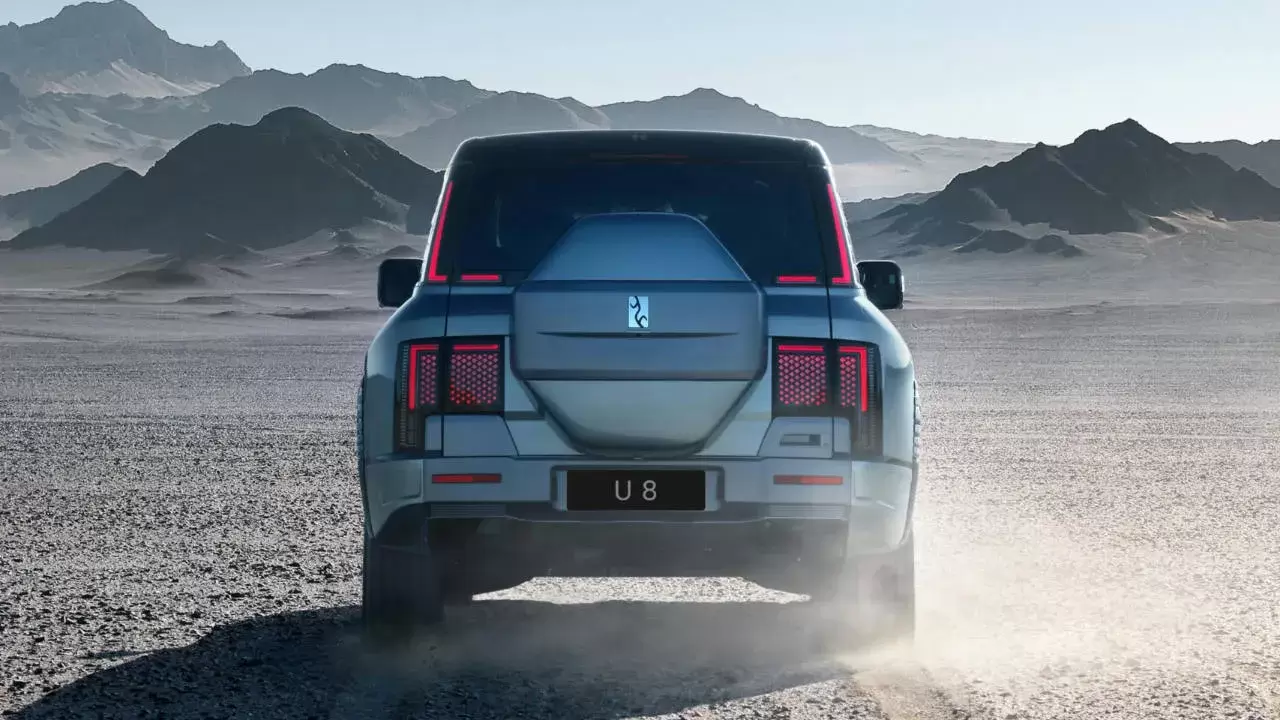 Yangwang U8 Launches in UAE Luxury Plug-in Hybrid SUV Starting at AED 650,900 1.png