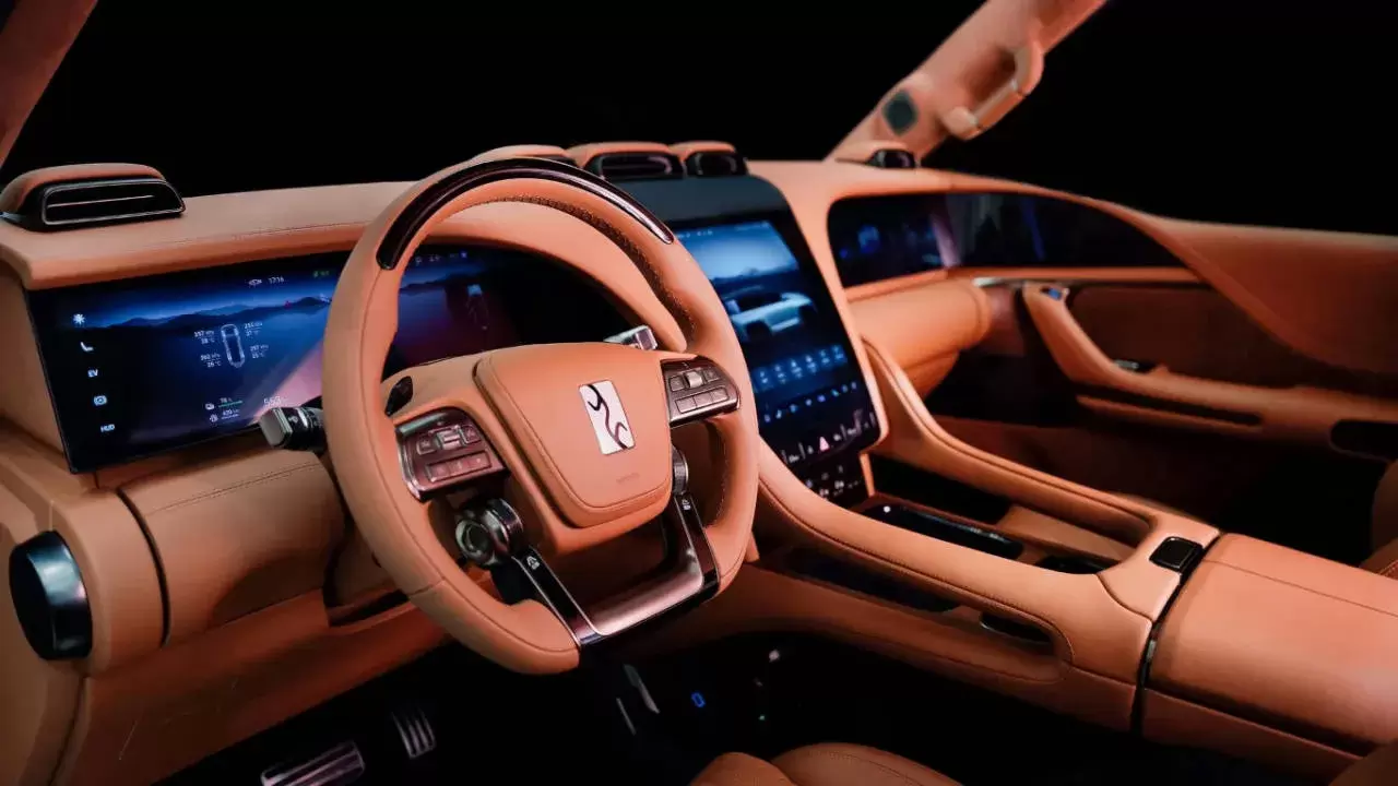 Yangwang U8 Launches in UAE Luxury Plug-in Hybrid SUV Starting at AED 650,900 2.png