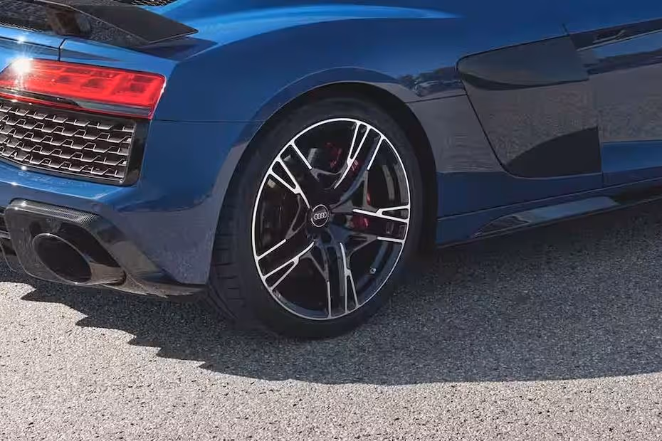 Audi R8 Coupe 2026 Multi Spoke alloy wheel design close-up