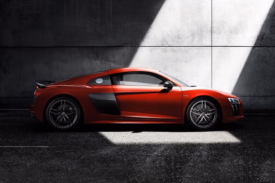 Audi R8 Coupe 2026 right side profile with alloy wheels