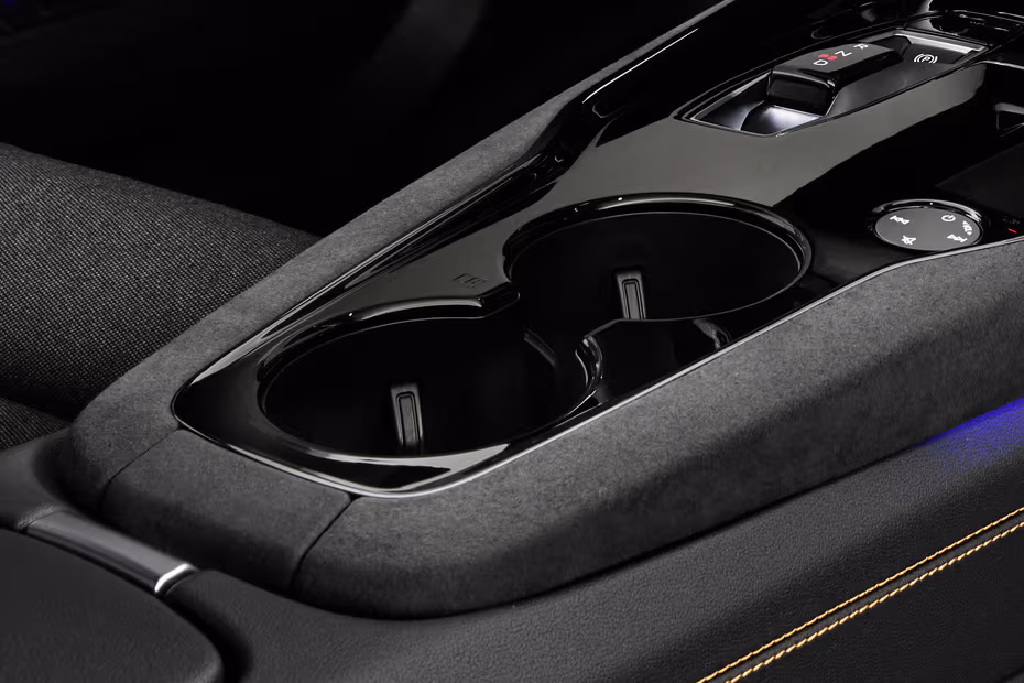 Audi S E-Tron GT 2026 front center console dual cup holders