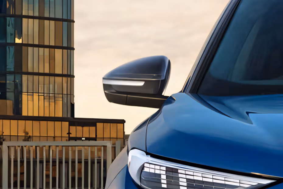 Audi SQ6 Sportback e-tron 2026 Side Mirror with integrated Turn Indicator