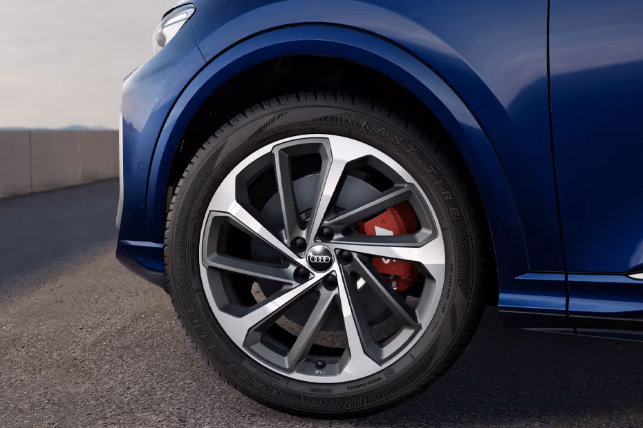 Audi SQ 5 2026 Aerodynamic alloy wheel design close-up