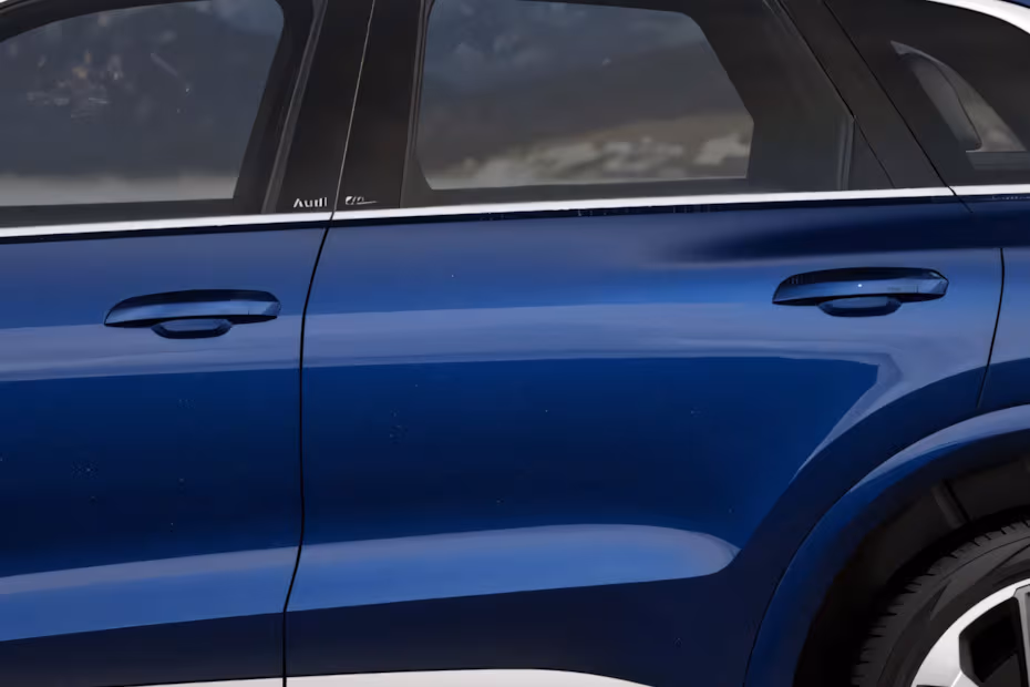 Audi SQ 5 2026 Exterior Door handle close-up