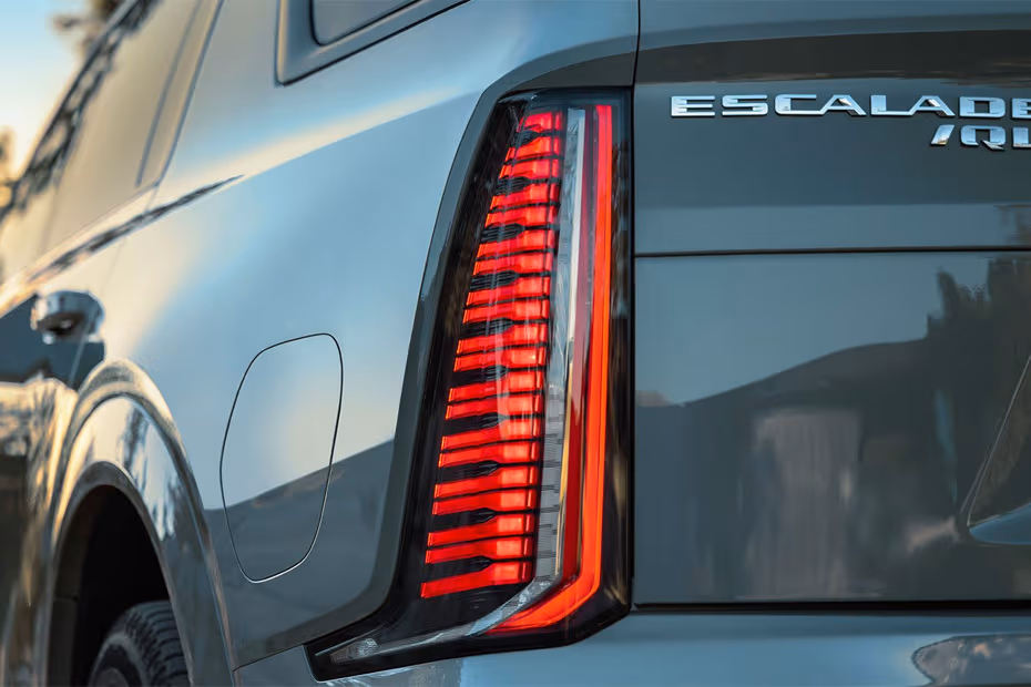 Cadillac ESCALADE IQL 2026 Connected LED taillight close-up