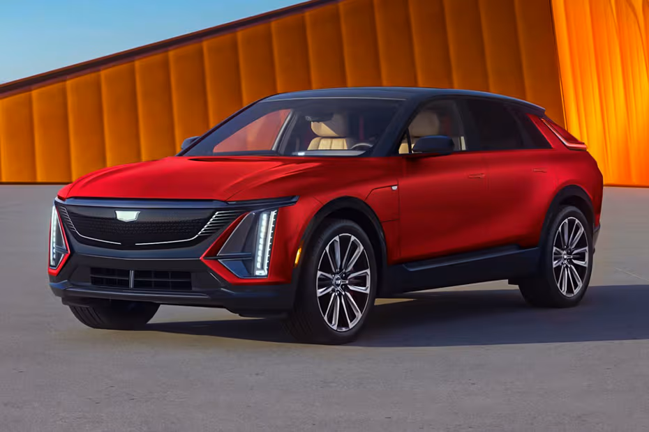 Cadillac LYRIQ 2026 Front Left Side Angle View
